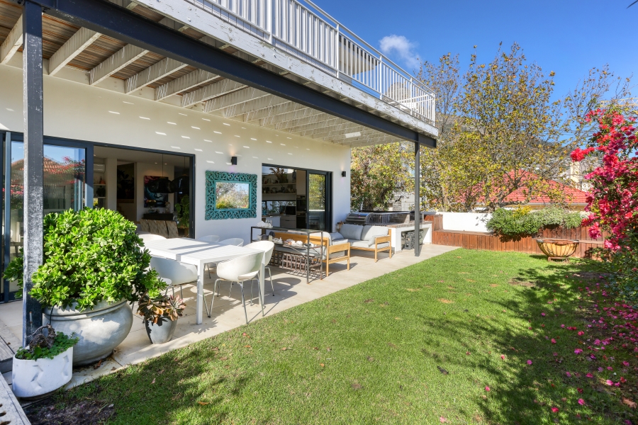 3 Bedroom Property for Sale in Sea Point Western Cape